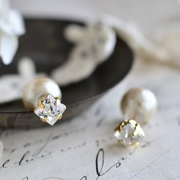 スワロフスキーとコットンパールキャッチのピアスB