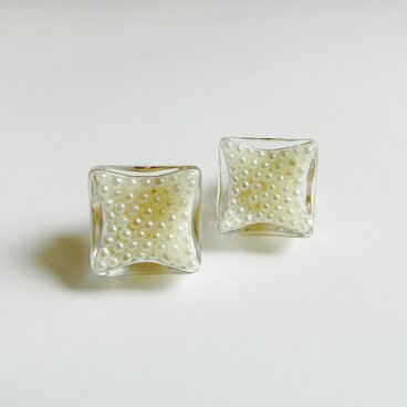 glass pearl earring square