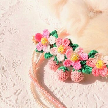 再販☆レース編みの桃色いちごのバレッタB