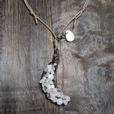 ネックレス　ローズクォーツムーン