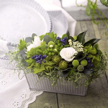 ブリキのパウンド型のグリーンアレンジ