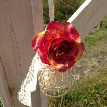 窓辺に癒しの鳥かご  アンティークローズ