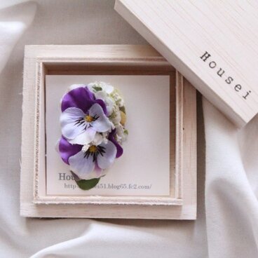 紫のビオラ　片耳ピアス（フェイク）