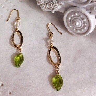 インドビーズ×グリーンリーフビーズのピアス