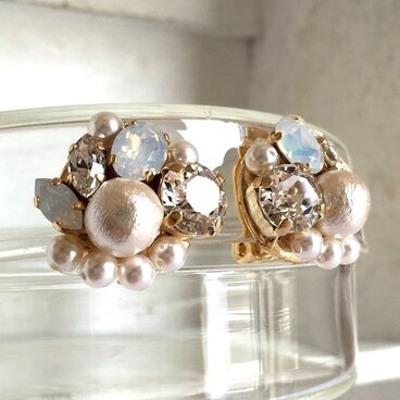 きらきらビジューとコットンパールのイヤリング