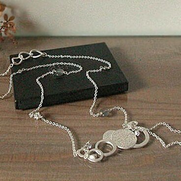 マットシルバーの3wayネックレス