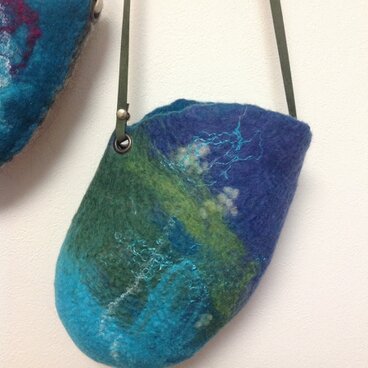 羊毛フェルトのショルダー