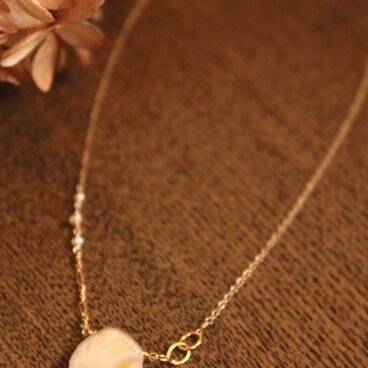【オーダー作品】ビワパールの花びらネックレス2(14kgf)