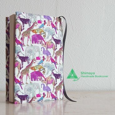 “Queue for the zoo” 文庫本ブックカバー