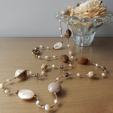 シルクコードのネックレス（MOP・ヴィンテージビーズ）