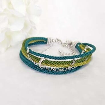 ●kono (green）絹組紐５連ブレス