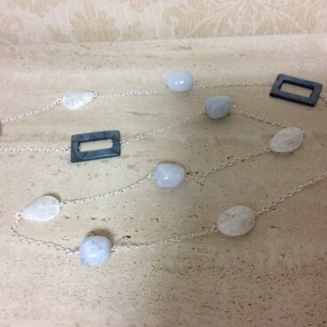 ステーションネックレス　（ブルーホワイト系）