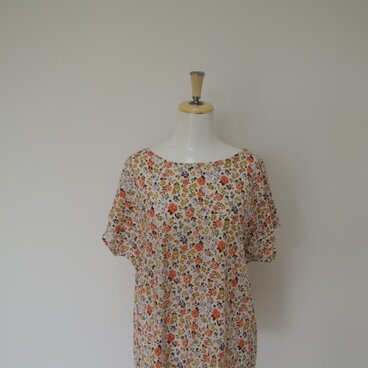 ◇リバティ風柄◇フレンチスリーブトップス