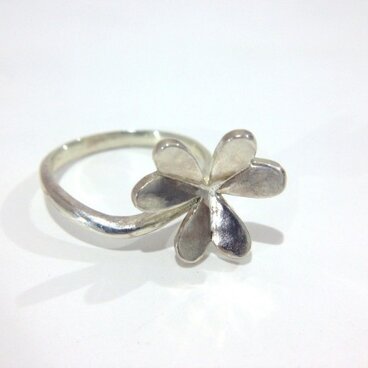 ミツバのリング