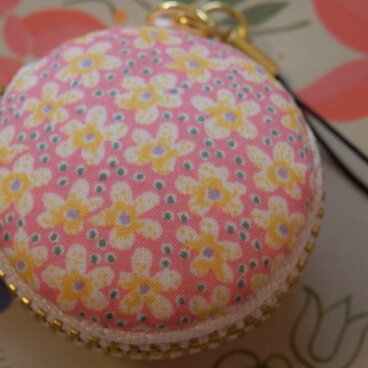 リバティプリントのマカロンポーチ(3.5cm)