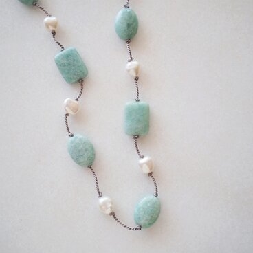 金属フリー・アマゾナイトと淡水パールのシルクコードネックレス