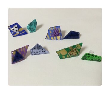 かけらピアス（樹脂ピアス）