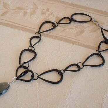 スワロフスキーエレメントのネックレス