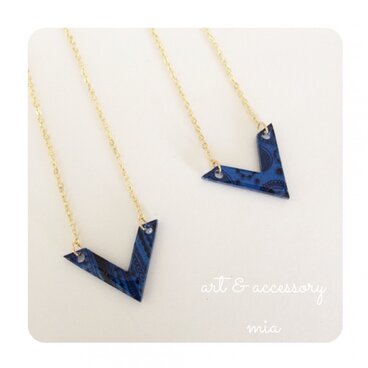 vネックレス（パールネイビー）