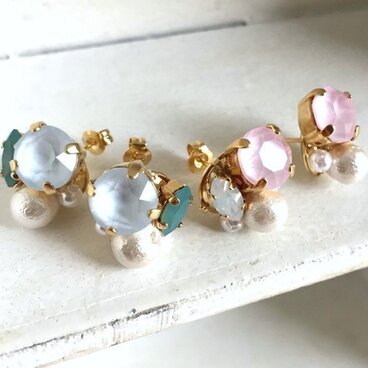 パステルピンクのビジューピアス