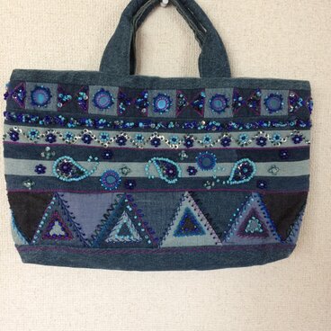ジーンズリメイクのビーズ刺繍バッグ　中古品