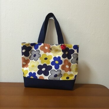 お花が可愛いトートバック Ｌ ブローチ付き