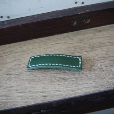 ヘアピン　革製