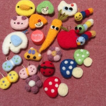 可愛い♪ 羊毛ブローチ