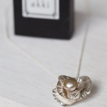 フラワーネックレス