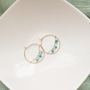 都会のターコイズ×ゴールドフープピアス