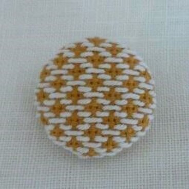 こぎん刺し　ブローチ（直径 3.0cm）