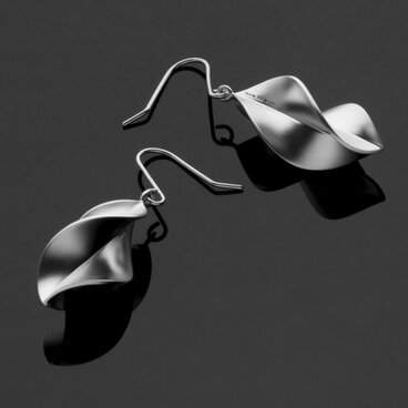 スパイラル　ピアス　マットフィニッシュ