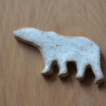 陶器のブローチ SHIROKUMA