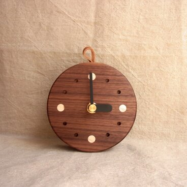 手のひらサイズの木の時計（ブラックウォールナット×とち）①