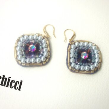 パールとビーズの刺繍ピアス