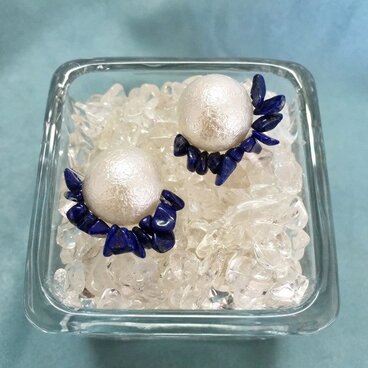 コットンパールとラピスラズリのピアス