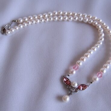 本真珠とピンクのスワロフスキーのネックレス