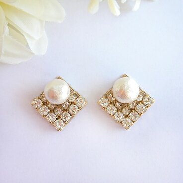 コットンパールのパヴェイヤリング