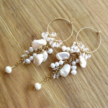 淡水パールとクリスタルのミディアムフープピアス