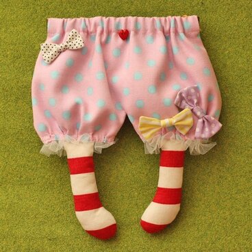おぱんつバネポーチ　ピンクパンツ赤しま靴下