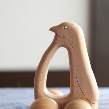 丸いタイヤの動物カー　ペンギン