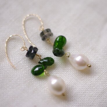 グリーンサファイアとパールのピアス
