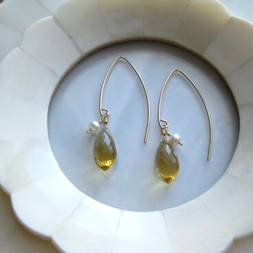 ビアクォーツと淡水パールのピアス