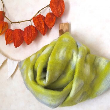 ■イチョウ色やわらかフェルトストール■