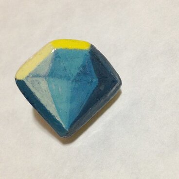 漆喰ピンバッジ・ダイヤ