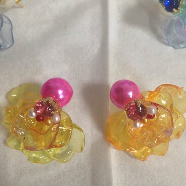 フラワービジューピアス