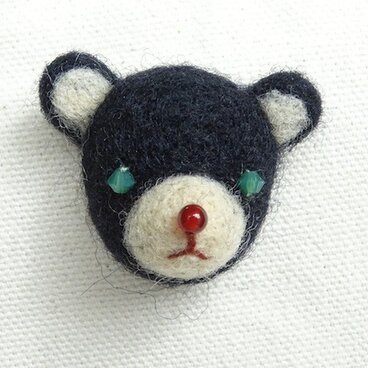 ピンバッジ　 くま〈クロ〉