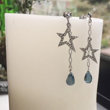 ロンドンブルートパーズとジルコニア スターピアス