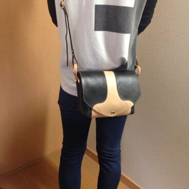 『手帳もすっぽり入る！』バイカラーミニショルダーバッグ