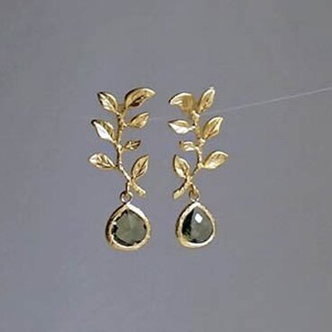 リーフモチーフのピアス